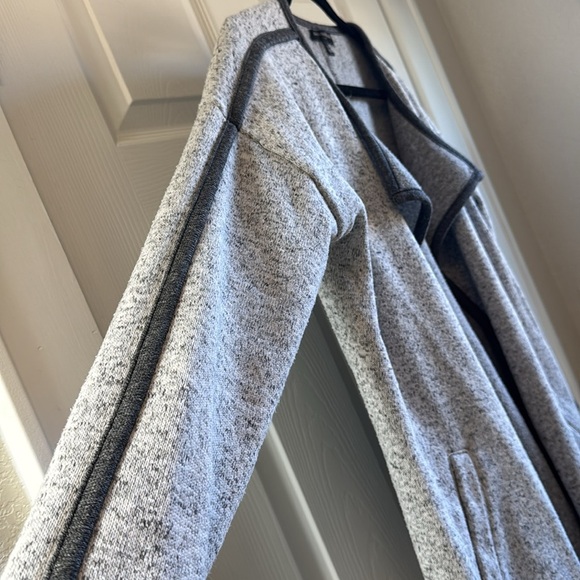 Banana Republic Grey Thick Comfy Cardigan Size Small EUC - Picture 4 of 7